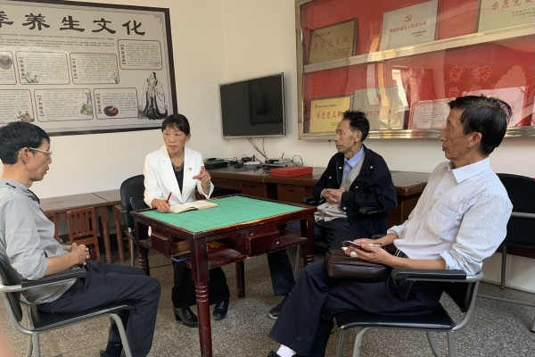 师宗县老干局局长浦丽萍到离退休党组织调研指导工作.jpg