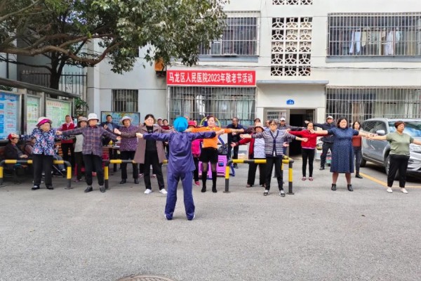 2.马龙区人民医院普及健身操.jpg 2.马龙区人民医院普及健身操.jpg
