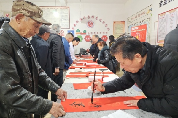 市老年大学送福进基层.jpg 市老年大学送福进基层.jpg