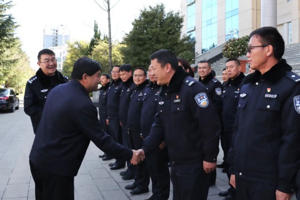 马龙2.jpg 马龙2.jpg