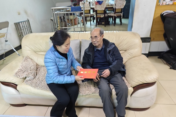 杨绚淋到罗平县慰问 (1).jpg