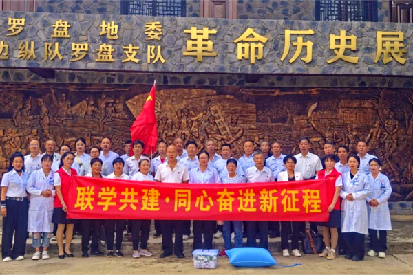 罗雄街道离退休党支部与罗雄街道红星社区学田党支部联合开展主题党日活动 (2).png